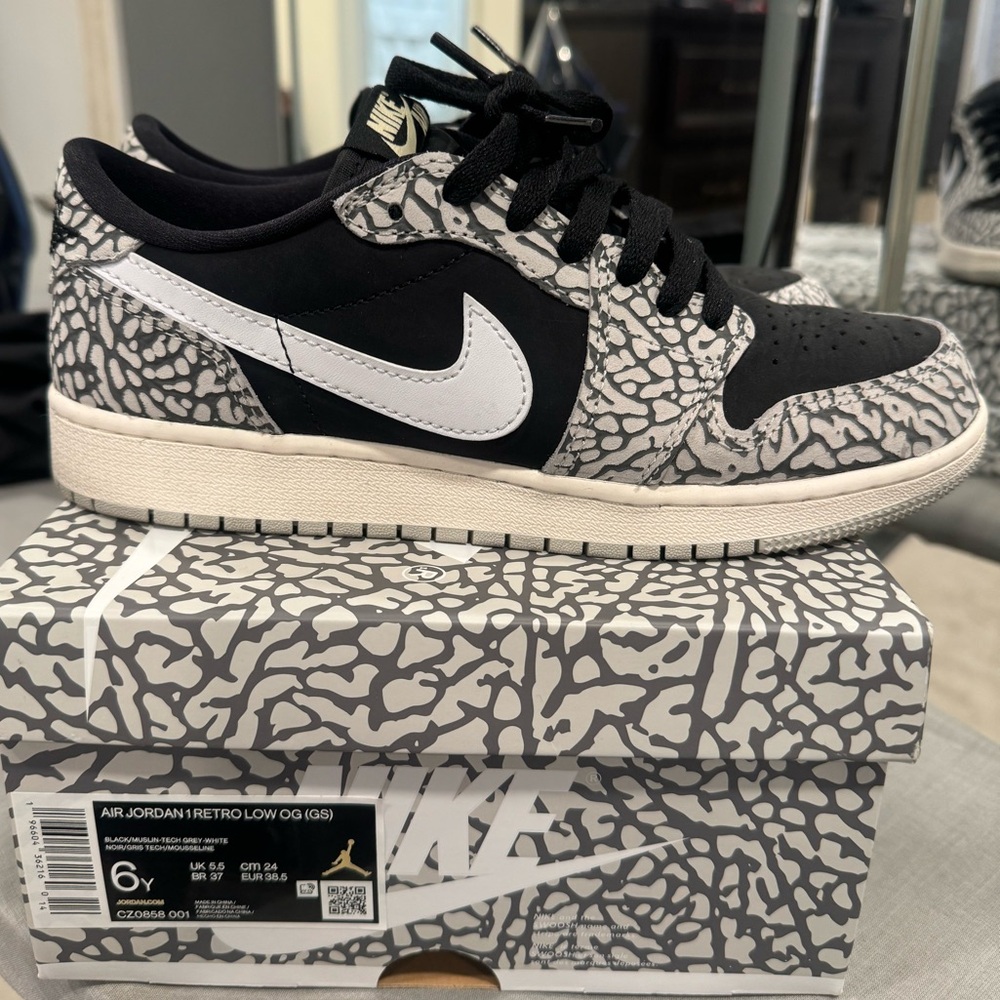 Jordan Retro OG…  kids 6, woman’s 8